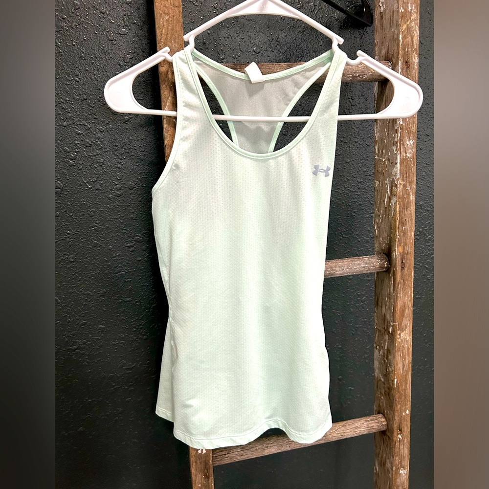 Woman’s under armour tank top